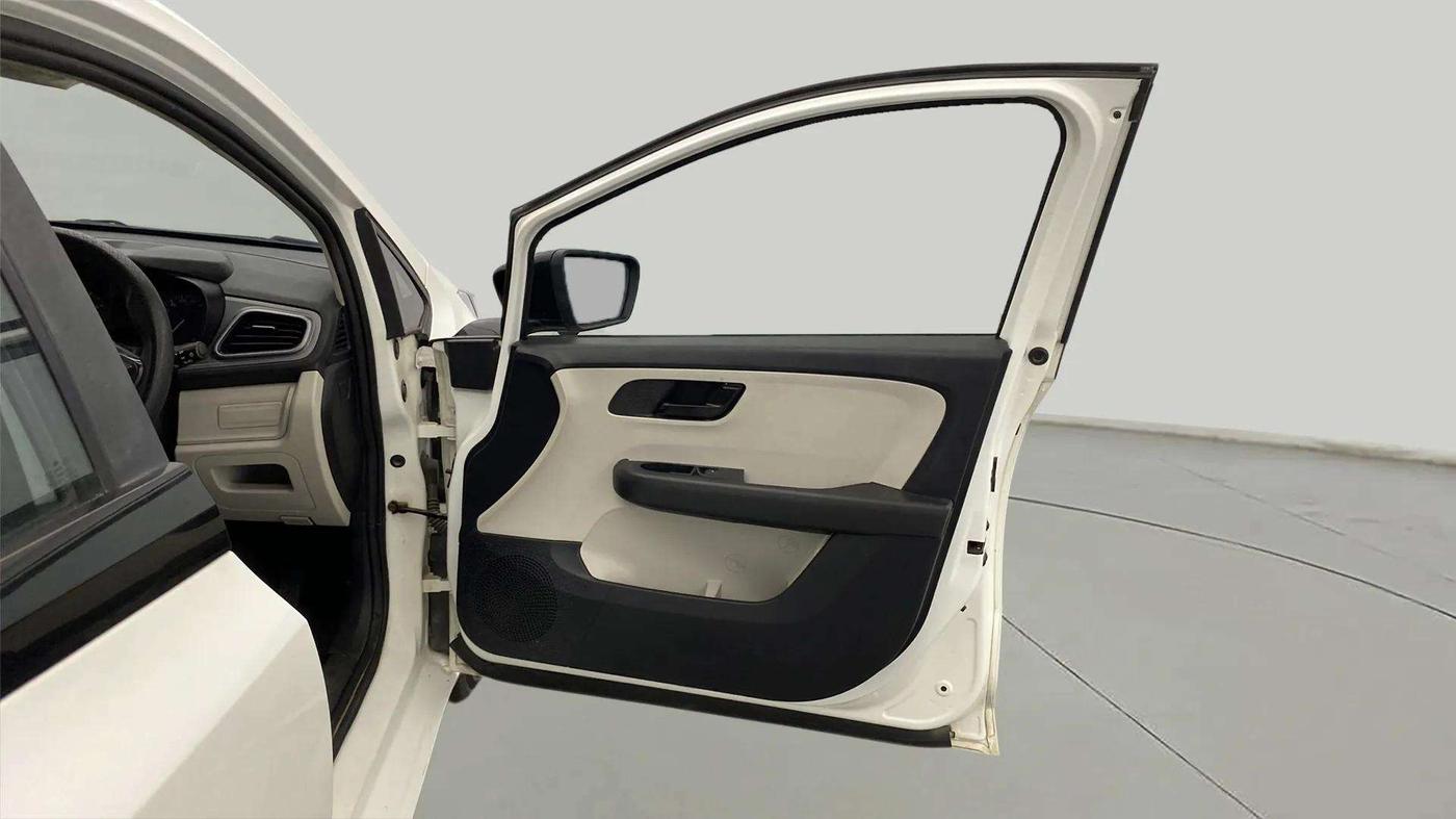 2022 Tata ALTROZ XE PLUS PETROL, Petrol, Manual, 36,599 km, RHS Front Door