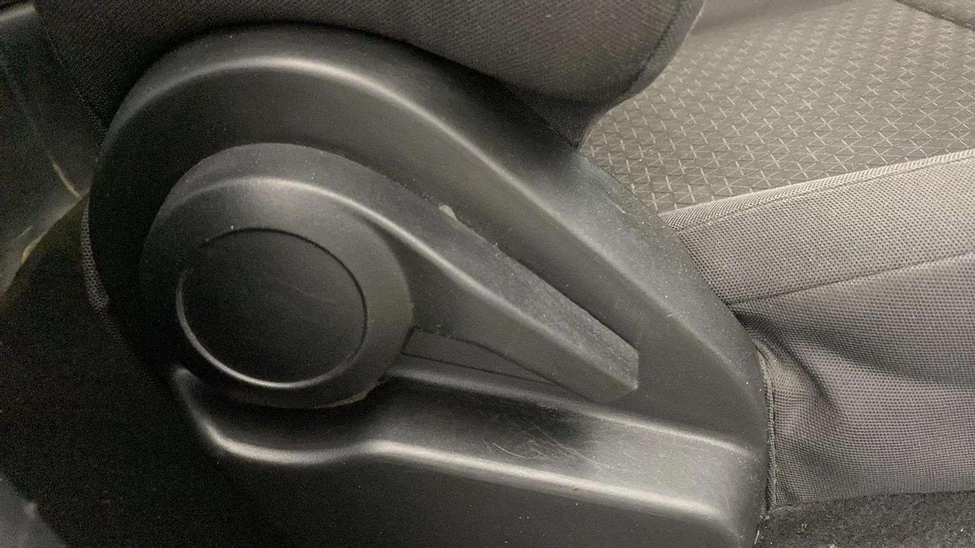 2022 Tata ALTROZ XE PLUS PETROL, Petrol, Manual, 36,599 km, Driver Side Adjustment Panel