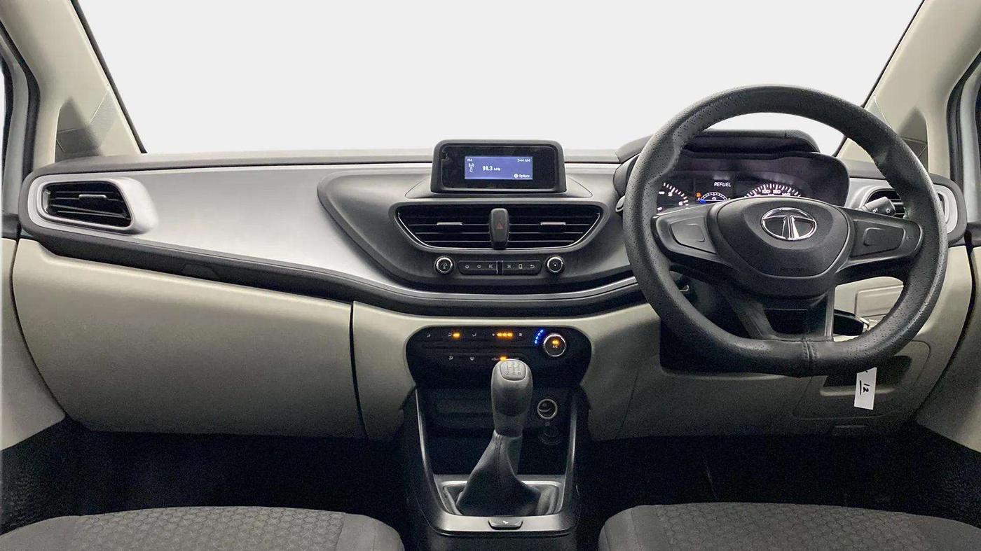 2022 Tata ALTROZ XE PLUS PETROL, Petrol, Manual, 36,599 km, Dashboard
