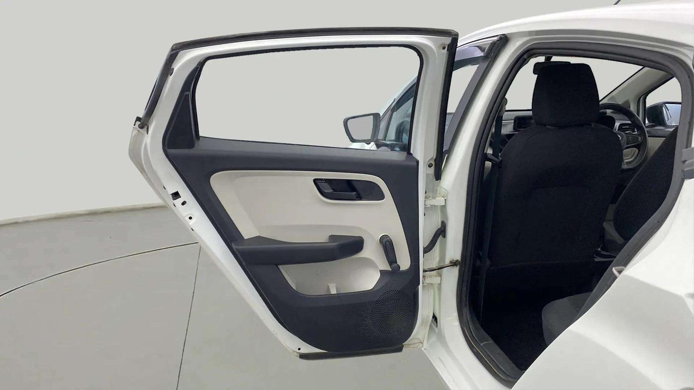 2022 Tata ALTROZ XE PLUS PETROL, Petrol, Manual, 36,599 km, LHS Rear Door