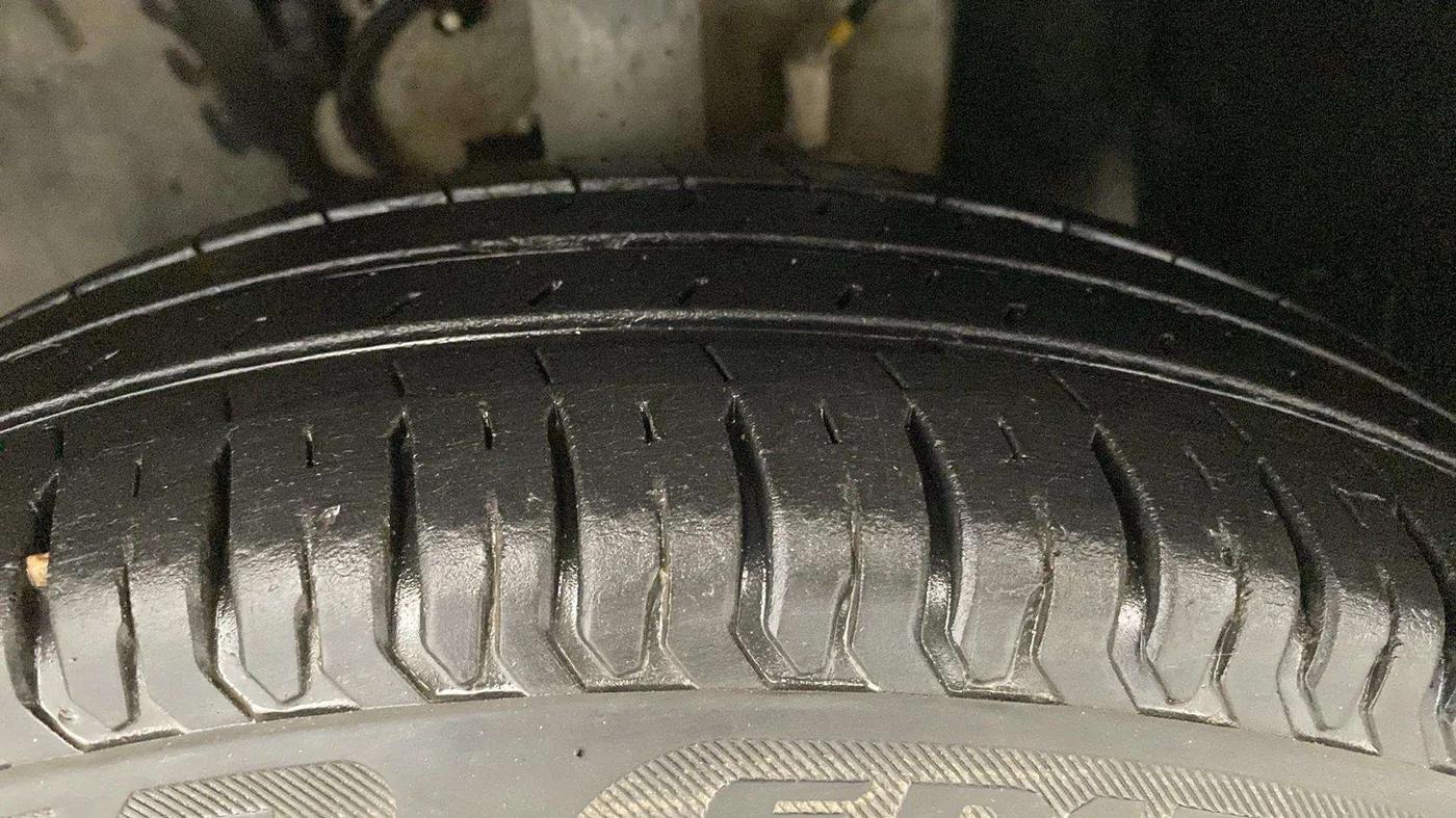2022 Tata ALTROZ XE PLUS PETROL, Petrol, Manual, 36,599 km, Left Front Tyre Tread