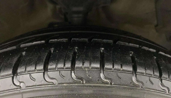 2020 Maruti Celerio VXI (O) CNG, CNG, Manual, 42,149 km, Right Front Tyre Tread
