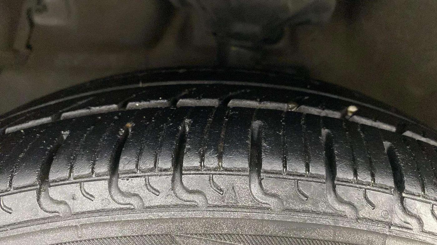 2020 Maruti Celerio VXI (O) CNG, CNG, Manual, 42,149 km, Left Front Tyre Tread