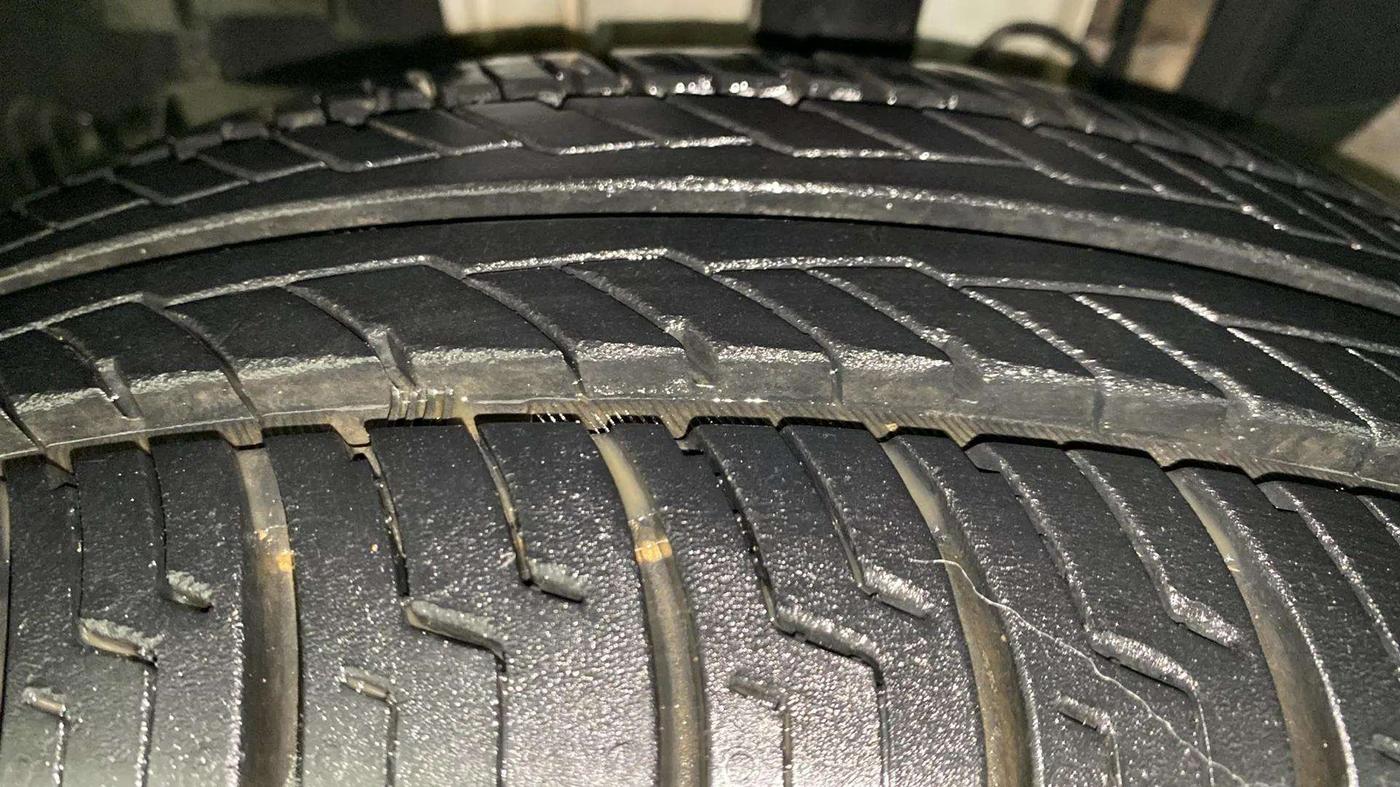 2020 Renault TRIBER RXZ, Petrol, Manual, 40,090 km, Left Front Tyre Tread