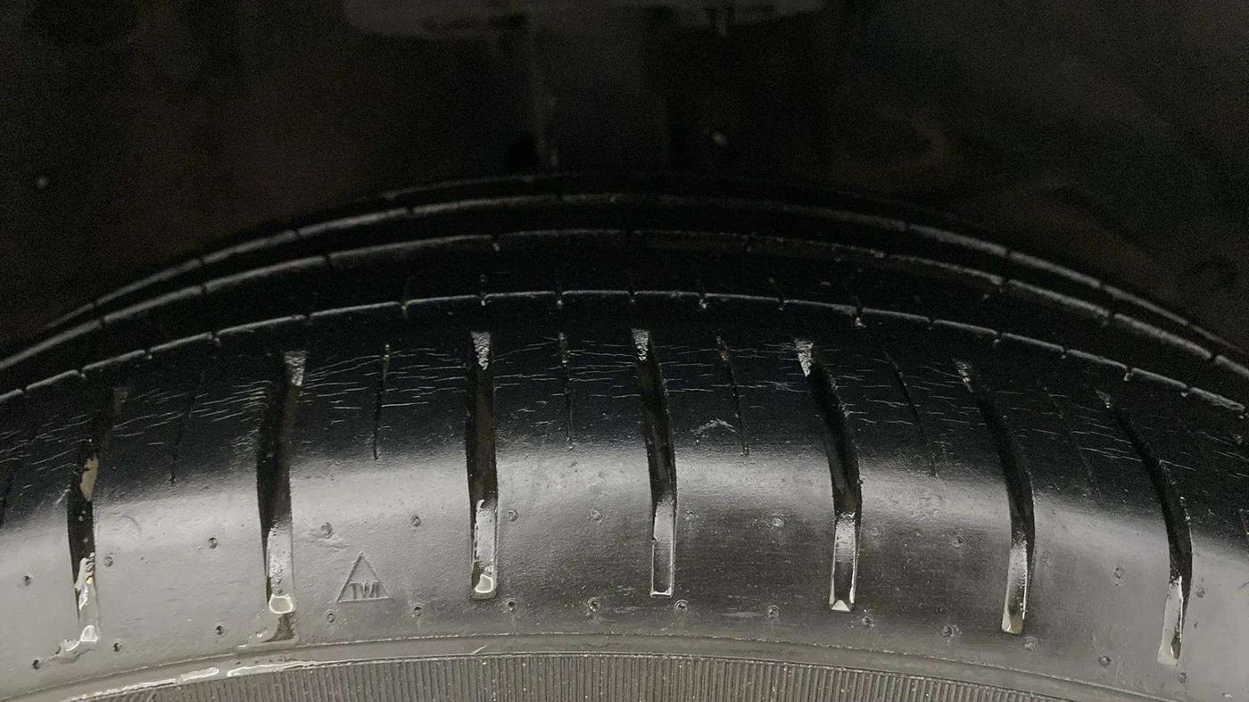 2020 Maruti Baleno ZETA PETROL 1.2, Petrol, Manual, 29,755 km, Right Front Tyre Tread