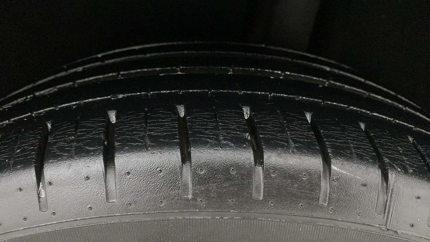 2020 Maruti Baleno ZETA PETROL 1.2, Petrol, Manual, 29,755 km, Left Rear Tyre Tread