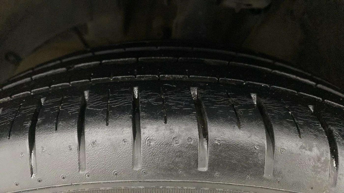 2020 Maruti Baleno ZETA PETROL 1.2, Petrol, Manual, 29,755 km, Left Front Tyre Tread