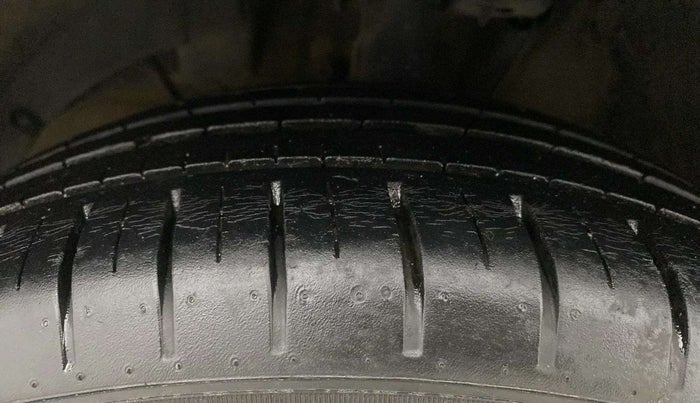 2020 Maruti Baleno ZETA PETROL 1.2, Petrol, Manual, 29,755 km, Left Front Tyre Tread