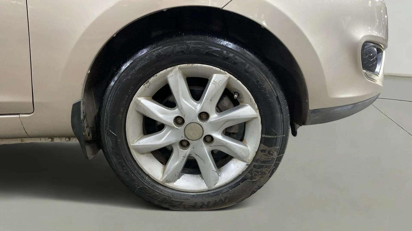 2015 Tata Zest XT 90PS DIESEL, Diesel, Manual, 68,792 km, Right Front Wheel