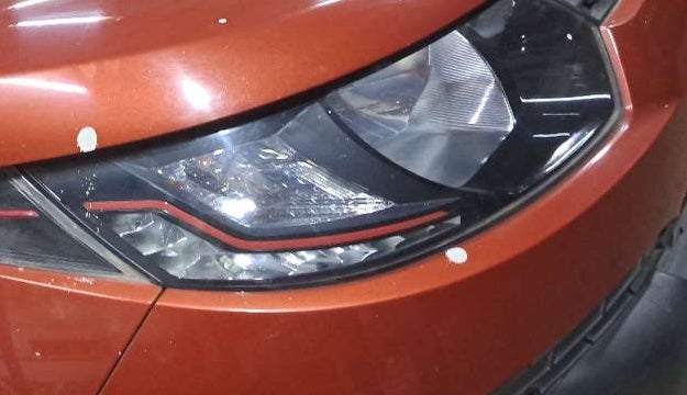 2016 Mahindra Kuv100 K8 6 STR, Petrol, Manual, 36,558 km, Right headlight - Minor scratches