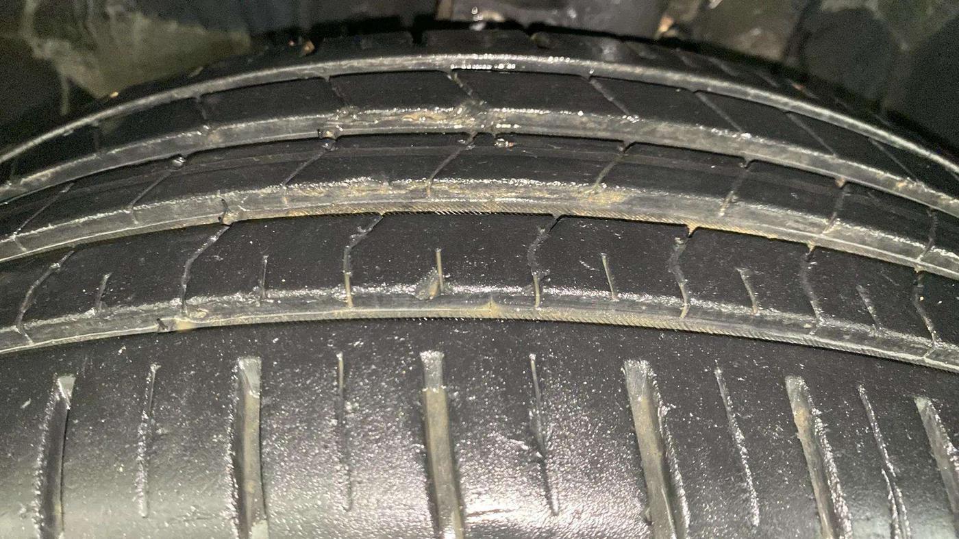 2021 Tata PUNCH ACCOMPLISHED AMT, Petrol, Automatic, 27,022 km, Left Front Tyre Tread