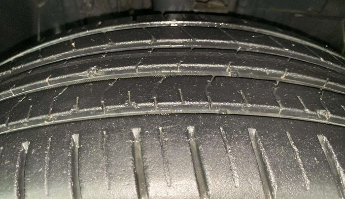 2021 Tata PUNCH ACCOMPLISHED AMT, Petrol, Automatic, 27,022 km, Right Front Tyre Tread