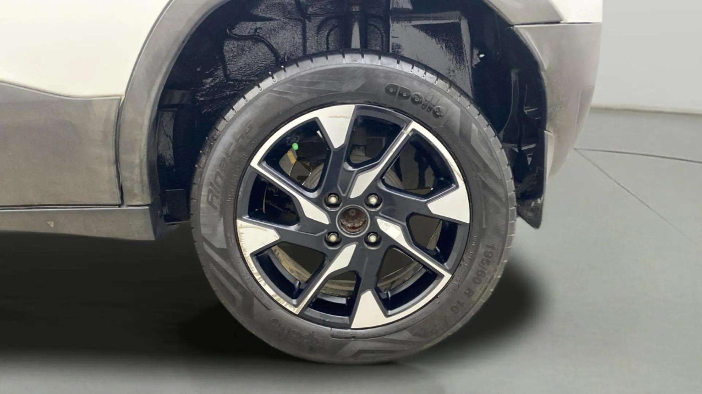 2021 Tata PUNCH ACCOMPLISHED AMT, Petrol, Automatic, 27,022 km, Left Rear Wheel