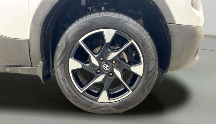 2021 Tata PUNCH ACCOMPLISHED AMT, Petrol, Automatic, 27,022 km, Right Front Wheel