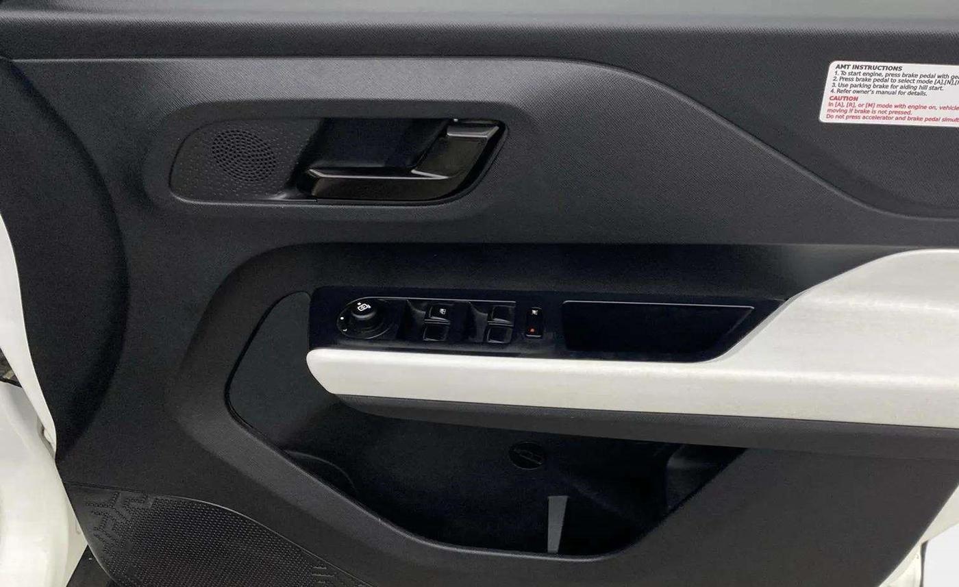 2021 Tata PUNCH ACCOMPLISHED AMT, Petrol, Automatic, 27,022 km, Driver Side Door Panels Control