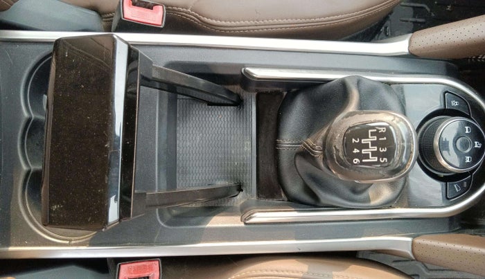2019 Tata Harrier XZ 2.0L, Diesel, Manual, 1,08,414 km, Gear Lever