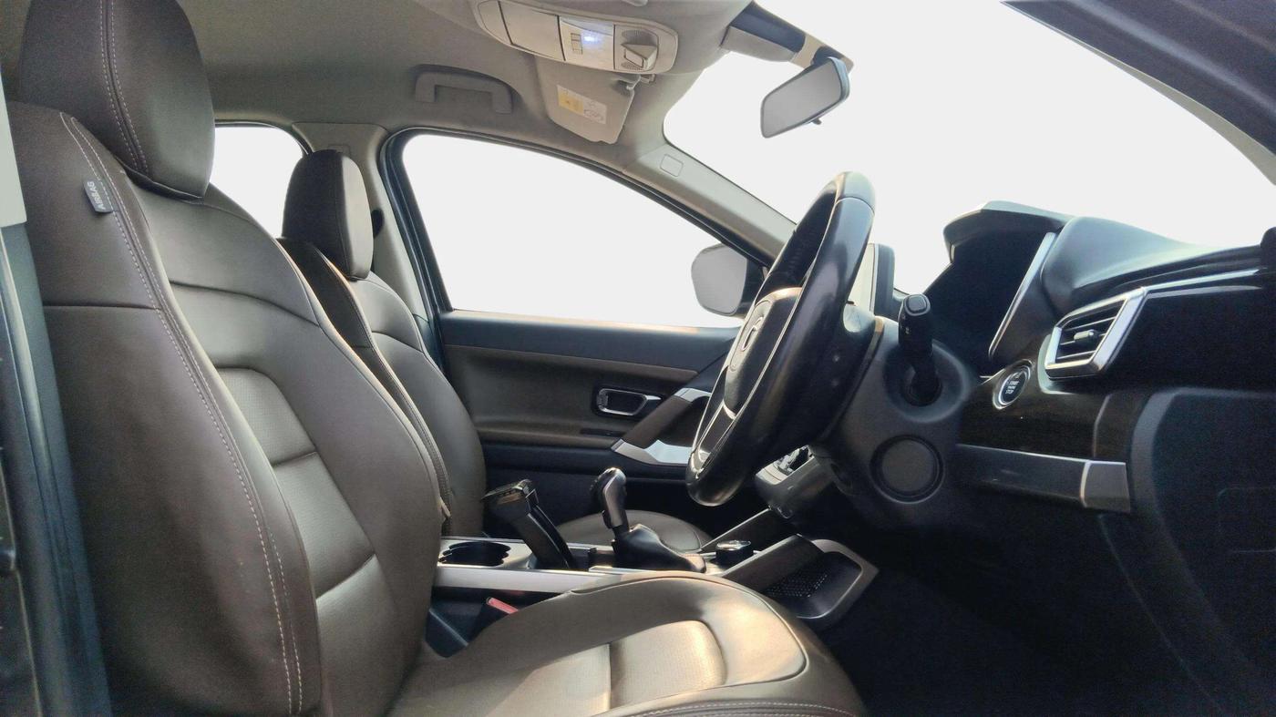 2019 Tata Harrier XZ 2.0L, Diesel, Manual, 1,08,824 km, Right Side Front Door Cabin