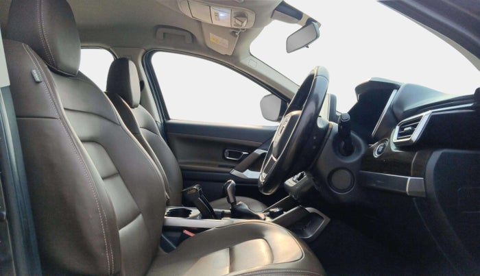 2019 Tata Harrier XZ 2.0L, Diesel, Manual, 1,08,414 km, Right Side Front Door Cabin