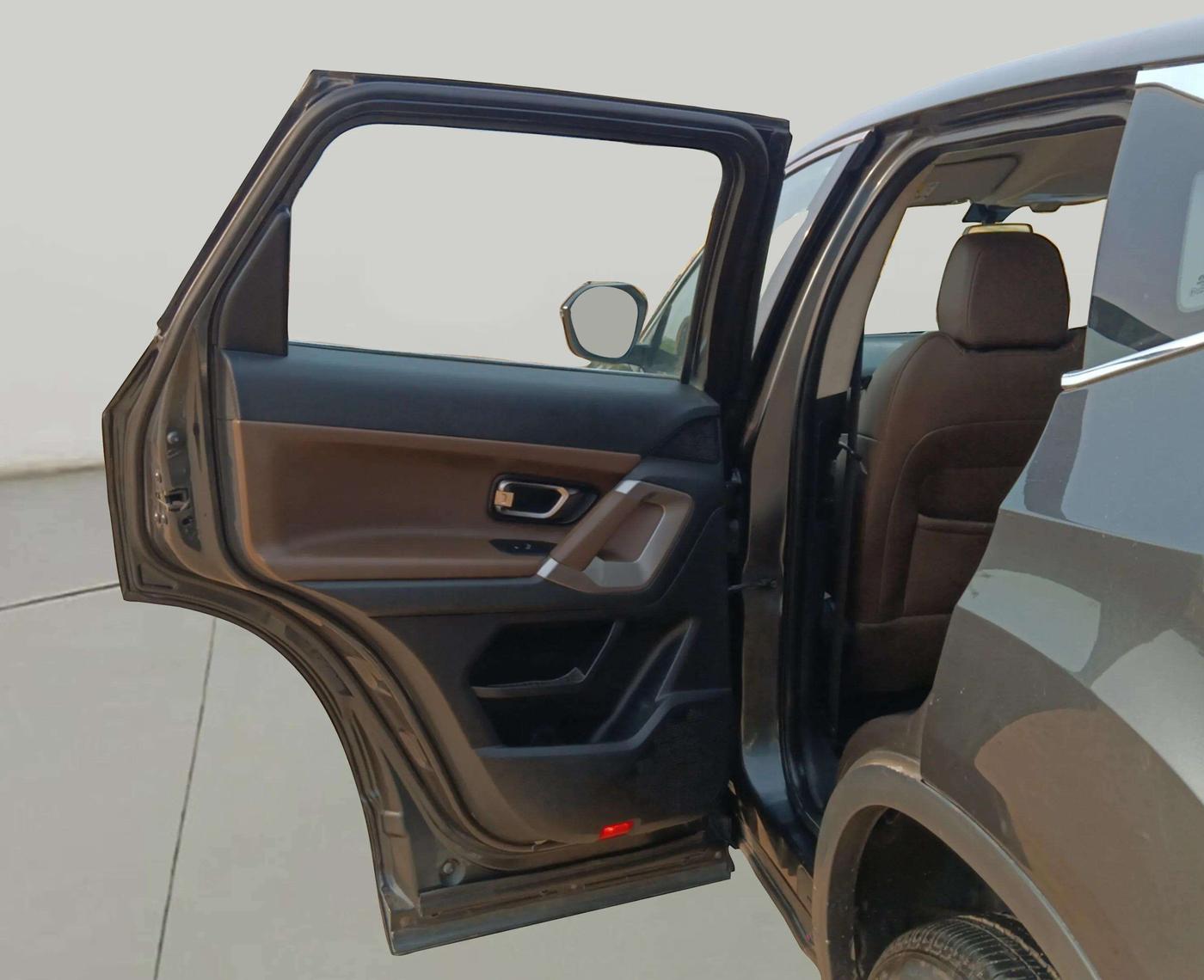 2019 Tata Harrier XZ 2.0L, Diesel, Manual, 1,08,824 km, LHS Rear Door