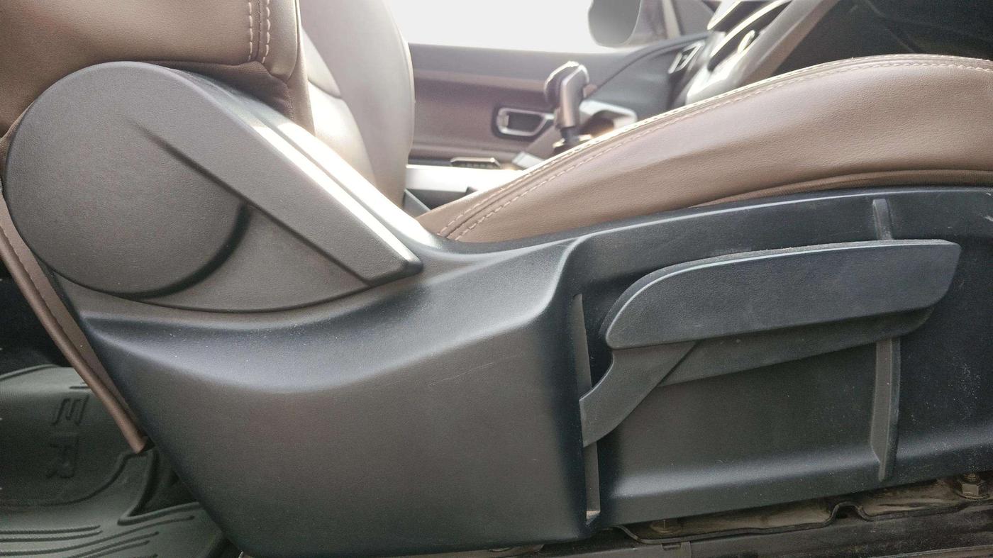 2019 Tata Harrier XZ 2.0L, Diesel, Manual, 1,08,824 km, Driver Side Adjustment Panel