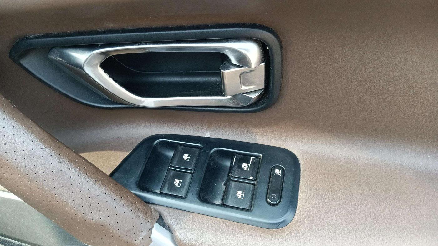 2019 Tata Harrier XZ 2.0L, Diesel, Manual, 1,08,824 km, Driver Side Door Panels Control