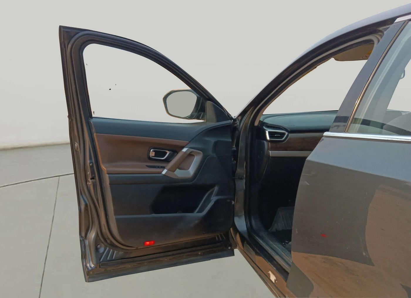 2019 Tata Harrier XZ 2.0L, Diesel, Manual, 1,08,824 km, LHS Front Door