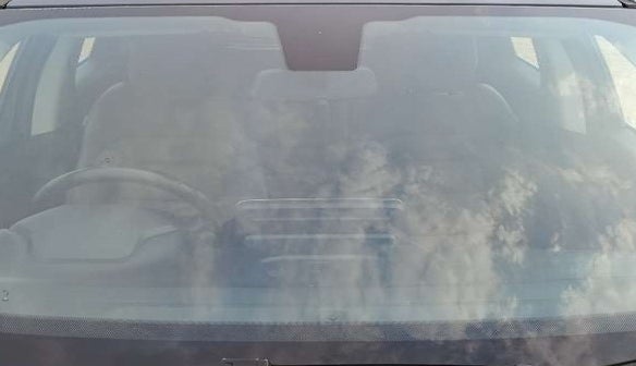 2019 Tata Harrier XZ 2.0L, Diesel, Manual, 1,08,414 km, Front windshield - Minor spot on windshield