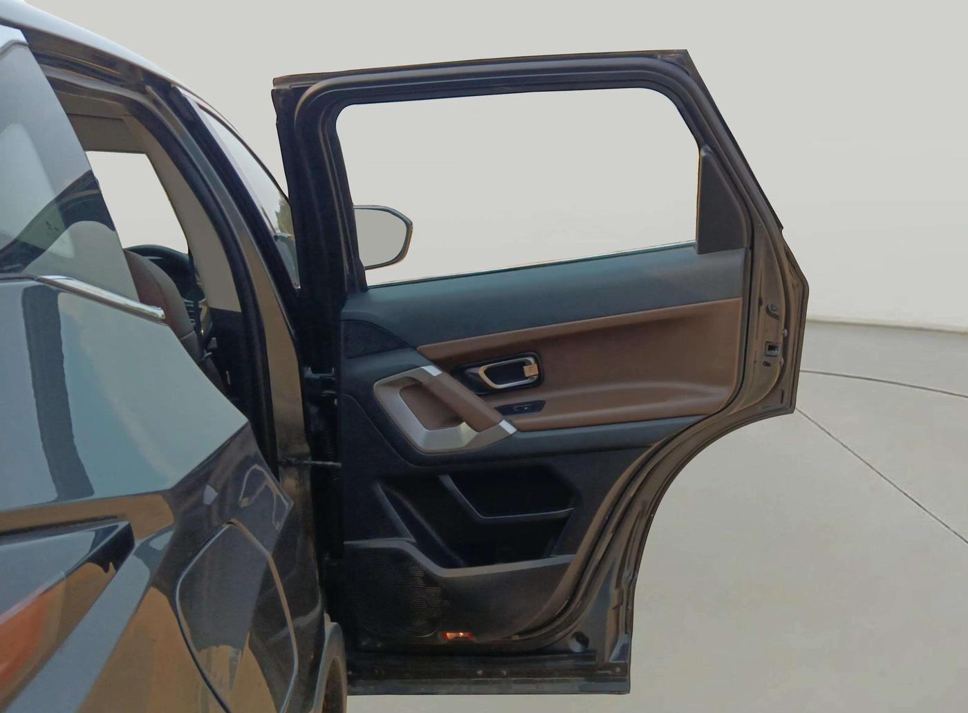 2019 Tata Harrier XZ 2.0L, Diesel, Manual, 1,08,824 km, RHS Rear Door