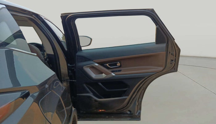 2019 Tata Harrier XZ 2.0L, Diesel, Manual, 1,08,414 km, RHS Rear Door
