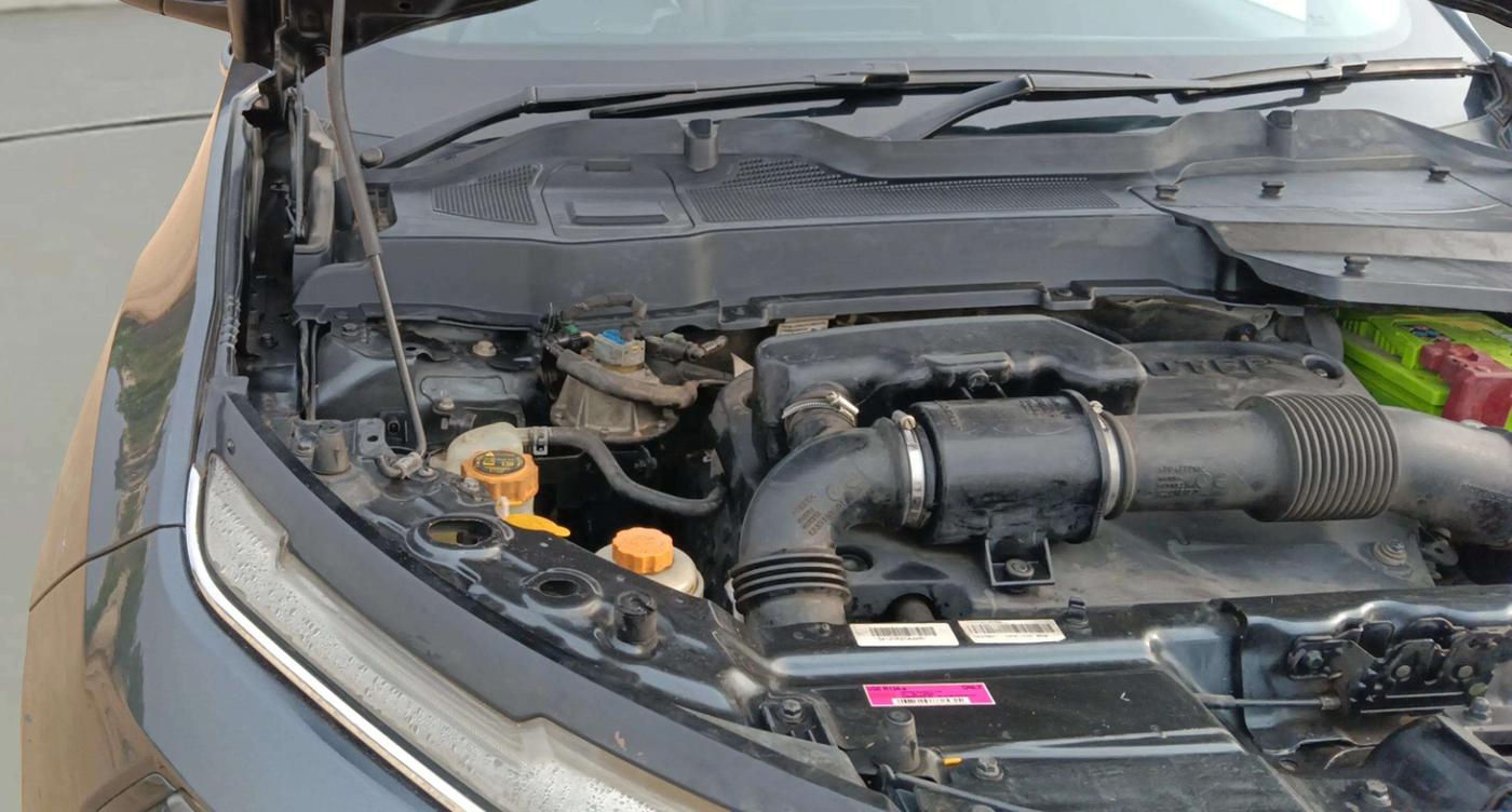 2019 Tata Harrier XZ 2.0L, Diesel, Manual, 1,08,824 km, Engine View - Right