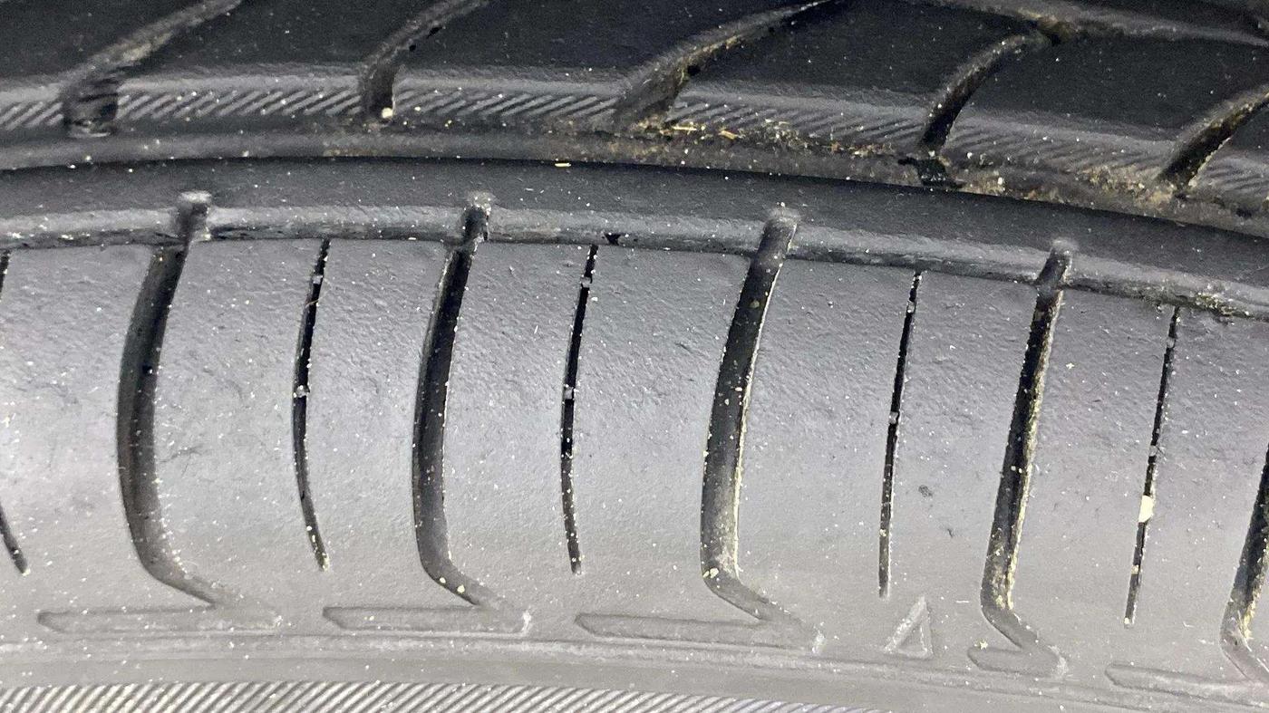 2020 Maruti Eeco 5 STR WITH A/C+HTR, Petrol, Manual, 31,166 km, Right Front Tyre Tread