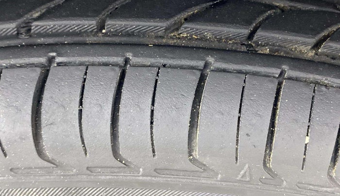 2020 Maruti Eeco 5 STR WITH A/C+HTR, Petrol, Manual, 31,035 km, Right Front Tyre Tread