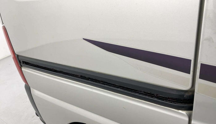 2020 Maruti Eeco 5 STR WITH A/C+HTR, Petrol, Manual, 31,035 km, Right quarter panel - Minor scratches