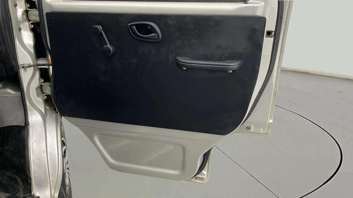 2020 Maruti Eeco 5 STR WITH A/C+HTR, Petrol, Manual, 31,166 km, Driver Side Door Panels Control