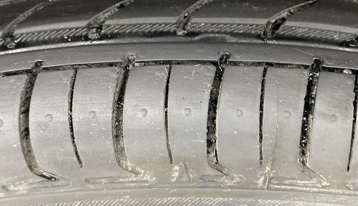 2020 Maruti Eeco 5 STR WITH A/C+HTR, Petrol, Manual, 31,035 km, Right Rear Tyre Tread