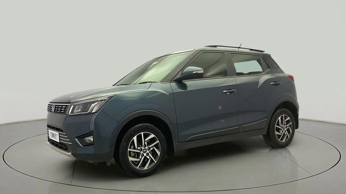 2022 Mahindra XUV300 W8 (O) 1.5 DIESEL AMT, Diesel, Automatic, 63,172 km, Left Front Diagonal
