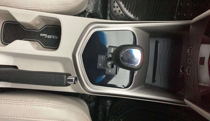 2022 Mahindra XUV300 W8 (O) 1.5 DIESEL AMT, Diesel, Automatic, 62,932 km, Gear Lever