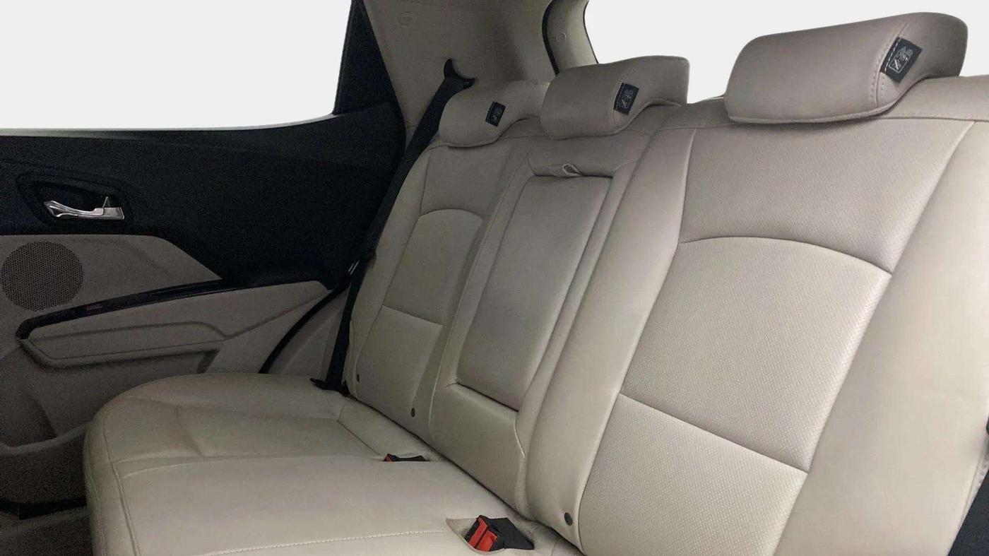 2022 Mahindra XUV300 W8 (O) 1.5 DIESEL AMT, Diesel, Automatic, 63,172 km, Right Side Rear Door Cabin