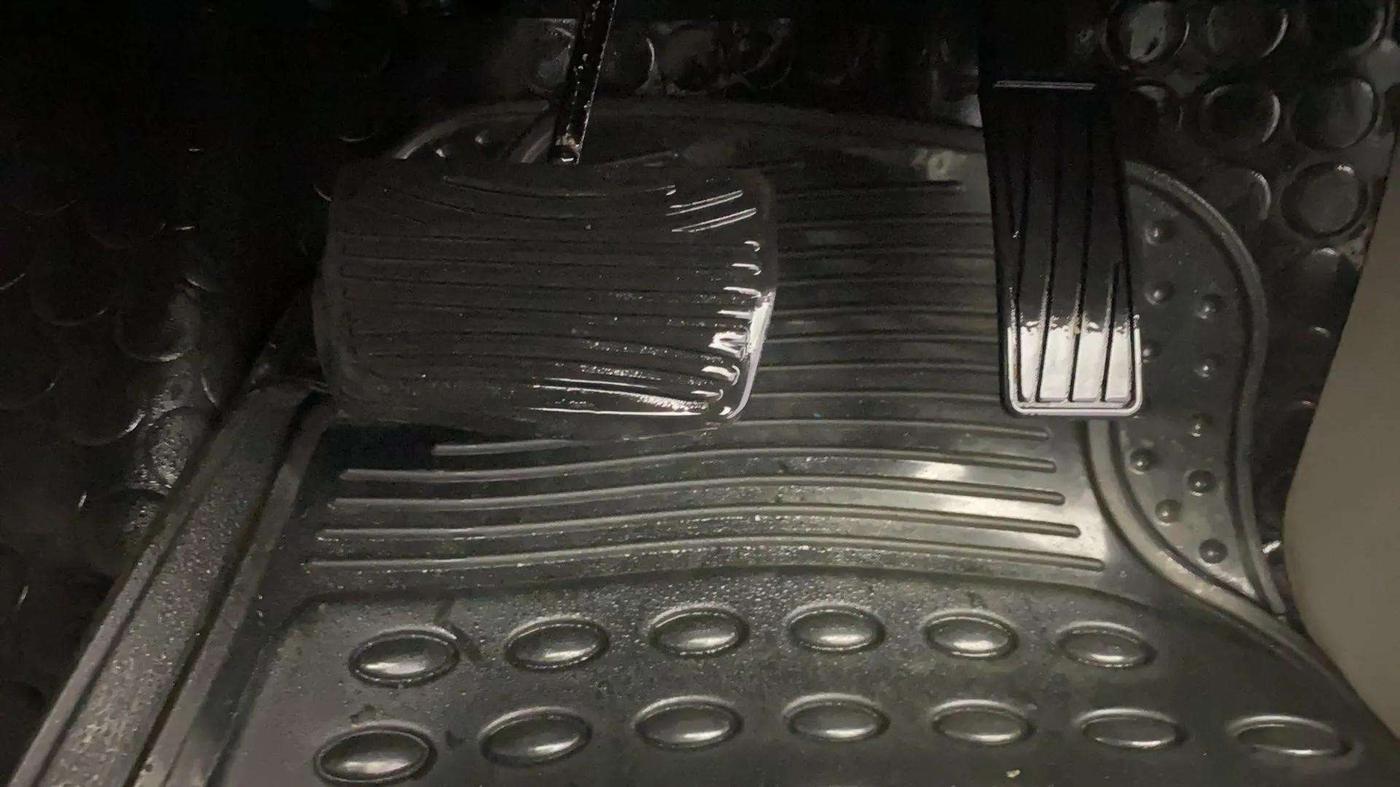 2022 Mahindra XUV300 W8 (O) 1.5 DIESEL AMT, Diesel, Automatic, 63,172 km, Pedals