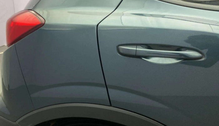 2022 Mahindra XUV300 W8 (O) 1.5 DIESEL AMT, Diesel, Automatic, 63,172 km, Right quarter panel - Minor scratches