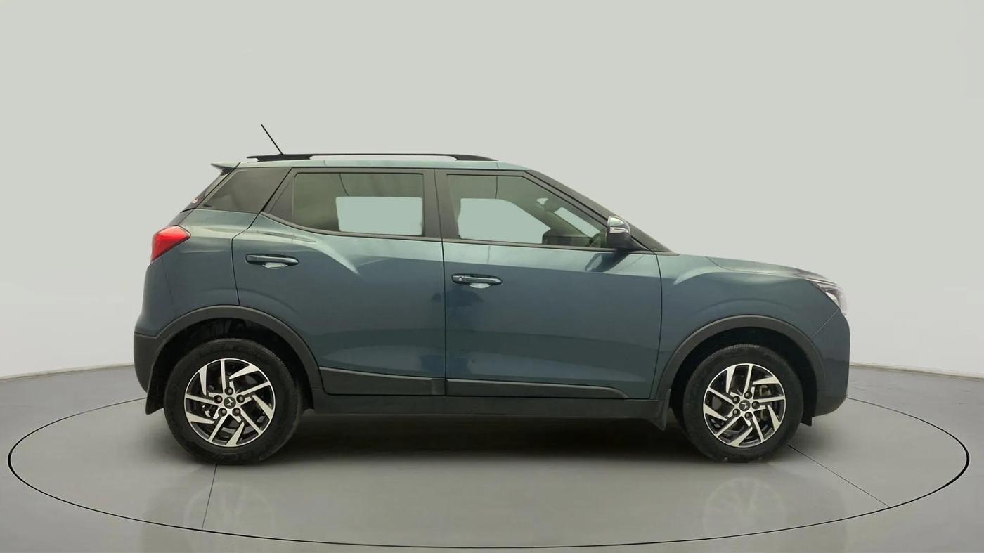 2022 Mahindra XUV300 W8 (O) 1.5 DIESEL AMT, Diesel, Automatic, 63,172 km, Right Side View