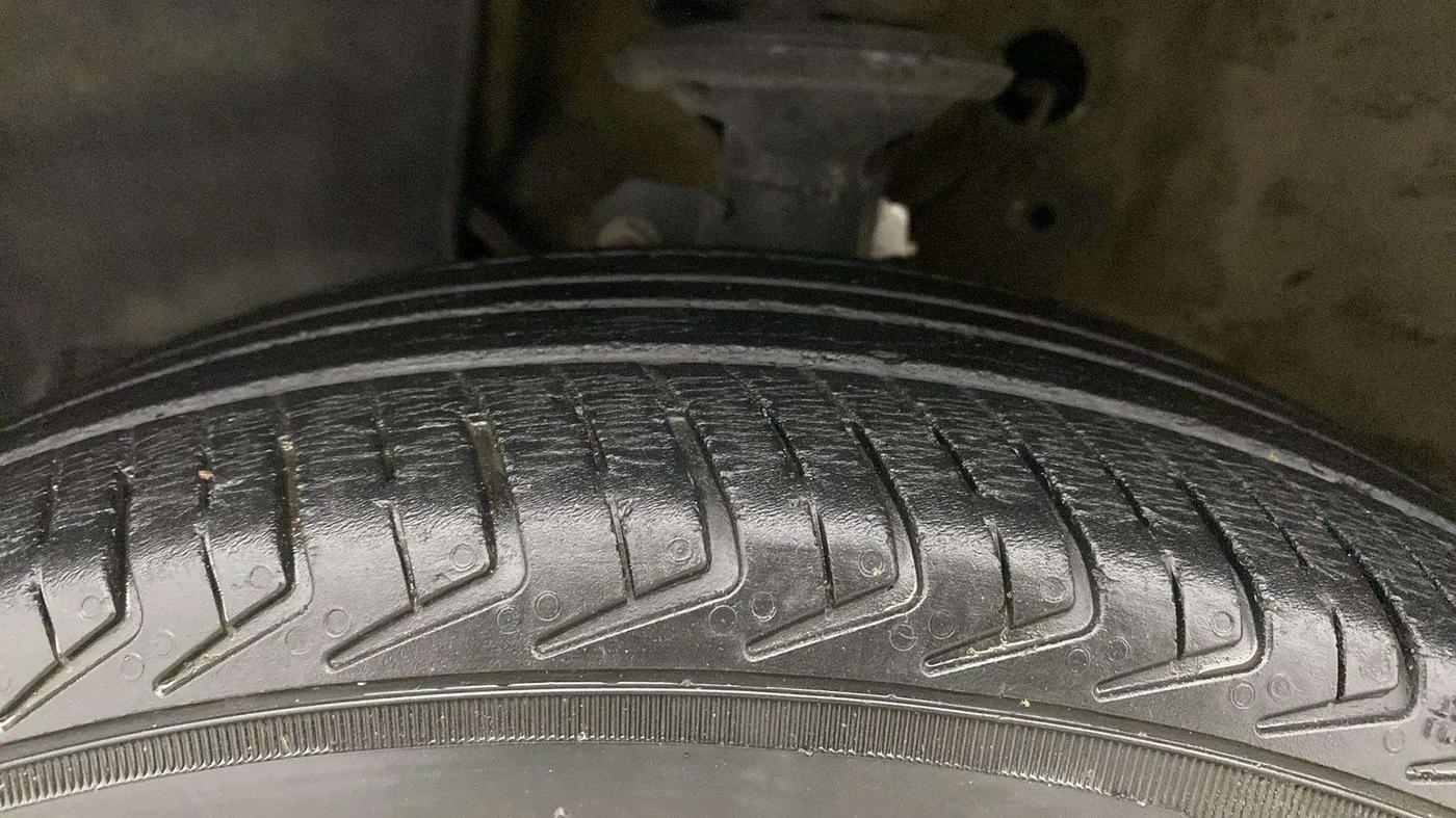 2020 Maruti New Wagon-R LXI CNG 1.0, CNG, Manual, 39,720 km, Left Front Tyre Tread