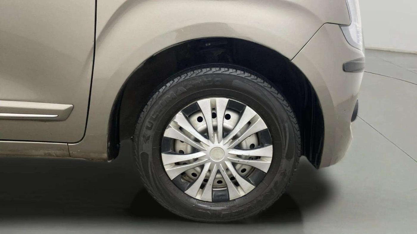 2020 Maruti New Wagon-R LXI CNG 1.0, CNG, Manual, 39,720 km, Right Front Wheel
