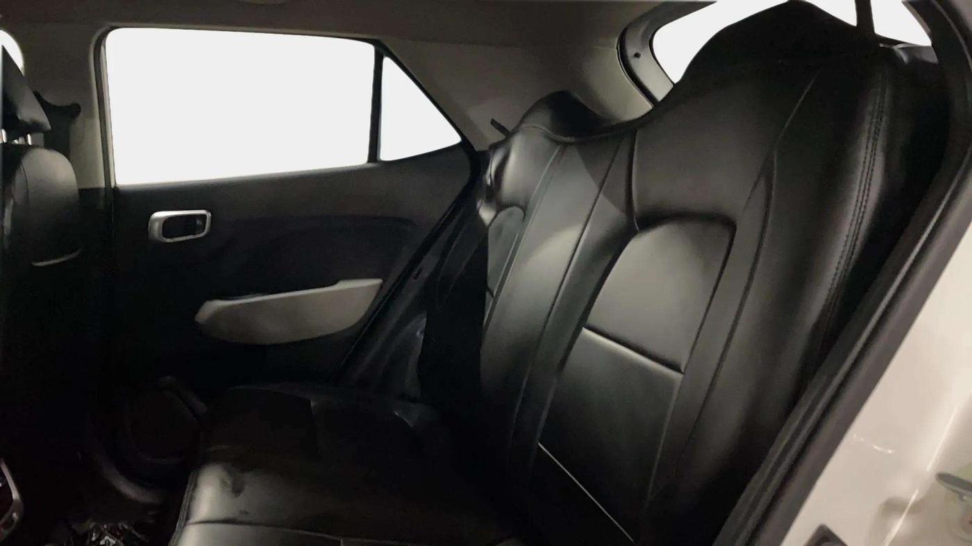 2022 Hyundai VENUE S 1.2, Petrol, Manual, 40,774 km, Right Side Rear Door Cabin
