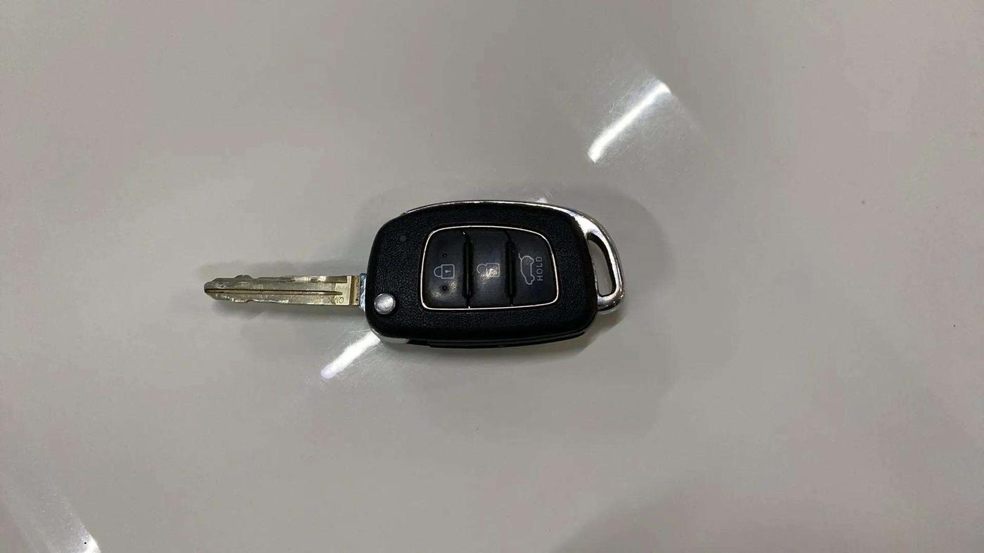 2022 Hyundai VENUE S 1.2, Petrol, Manual, 40,774 km, Key Close Up