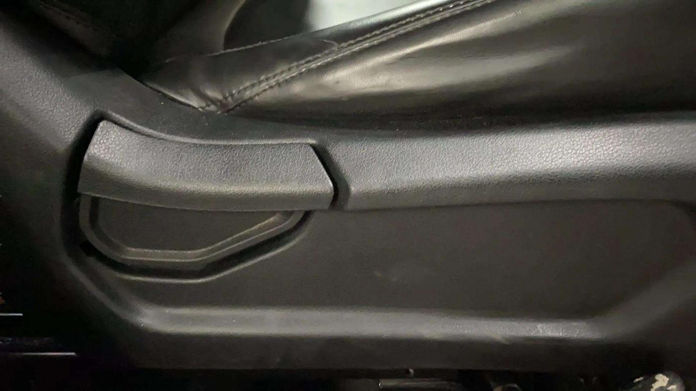 2022 Hyundai VENUE S 1.2, Petrol, Manual, 40,774 km, Driver Side Adjustment Panel