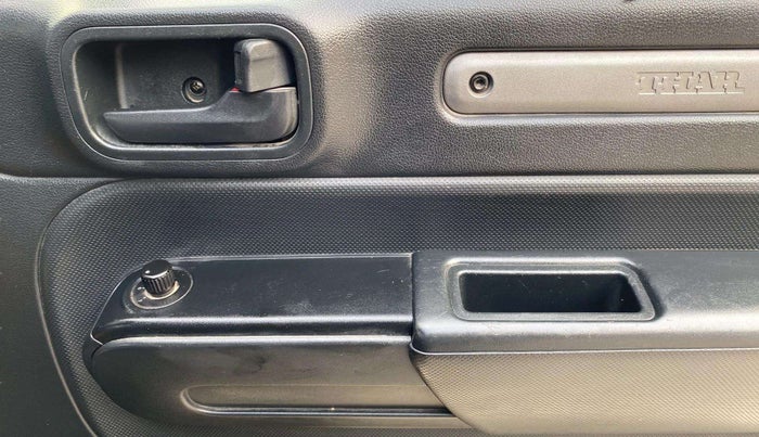 2022 Mahindra Thar LX HT PETROL 4WD MT, Petrol, Manual, 11,534 km, Driver Side Door Panels Control