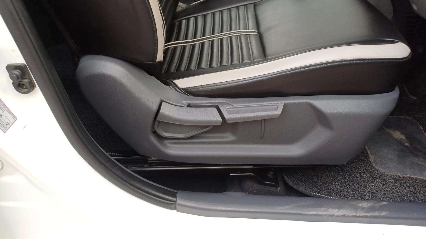 2019 Hyundai GRAND I10 NIOS SPORTZ AMT 1.2 KAPPA VTVT, Petrol, Automatic, 36,846 km, Driver Side Adjustment Panel