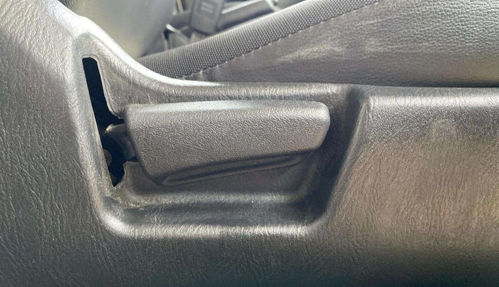 2021 Maruti Alto LXI O, Petrol, Manual, 17,579 km, Driver Side Adjustment Panel