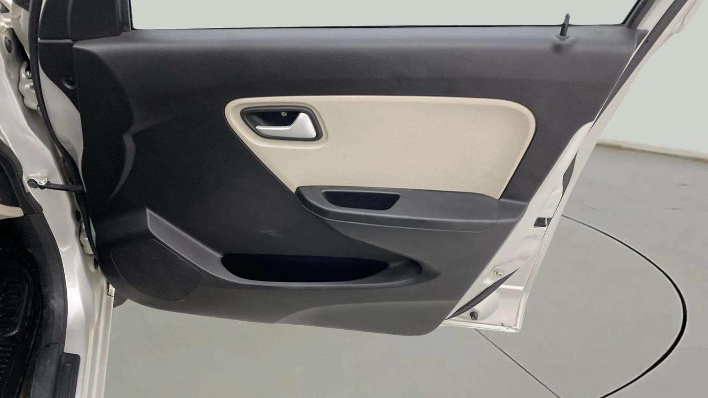 2021 Maruti Alto LXI O, Petrol, Manual, 17,579 km, Driver Side Door Panels Control